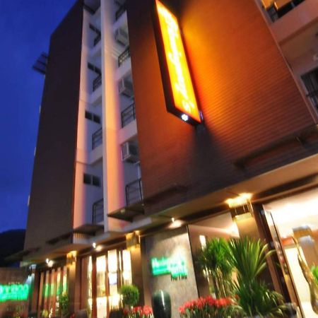 Hemingway'S Hotel Patong Exterior photo